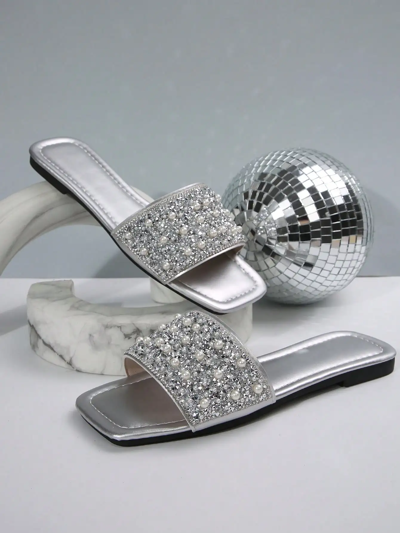 Silver Square Toe Flat Sandals With Crystal And Pearl Detail_voghion.com