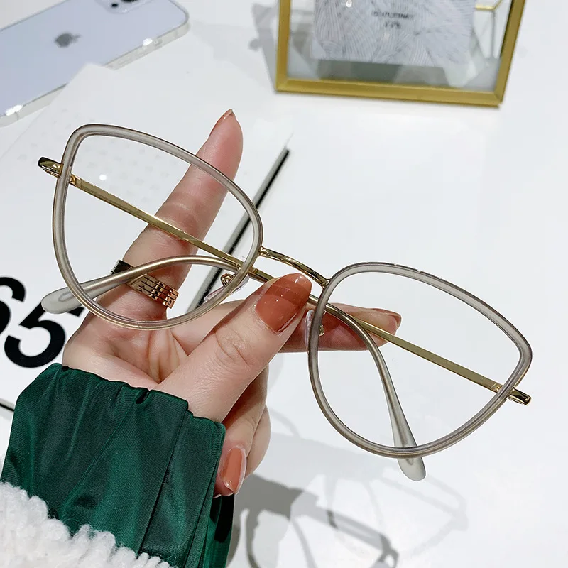 Women Fashionable Eyeglass Frame Can Be Paired with Prescription Glasses Fashionable Anti Blue Light Cat Eye Flat Lenses
