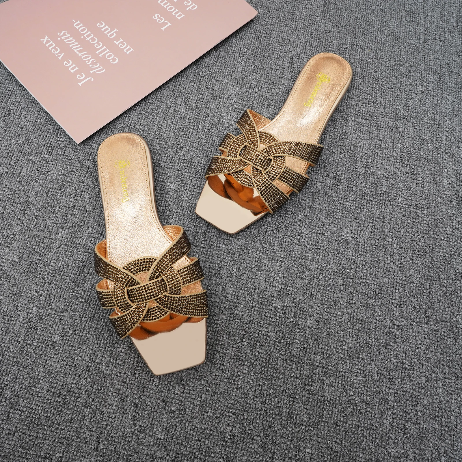 Luxury party women's shoes shiny crystal fashion ladies slippers plus size 35-44 outdoor women's shoes hot in summer