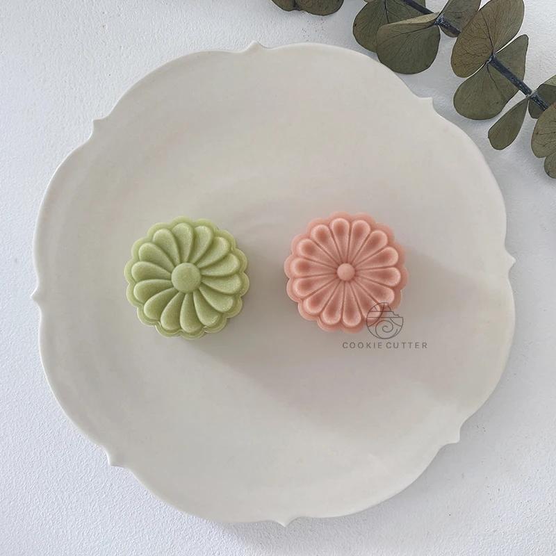 

2Pcs/Set 50g Mooncake Press Mold Daisy Flower Sunflower Shape Cookie Pastry Stamp Creative Rice Cake DIY ABS Plastics Bakeware