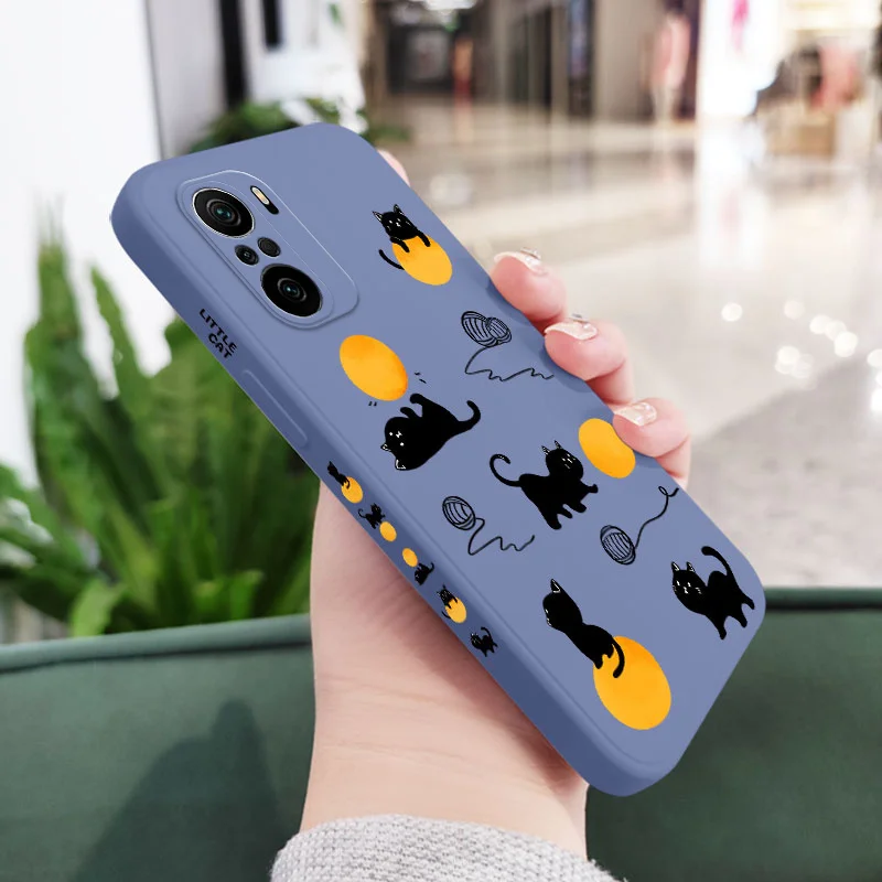 Cat Playing Rope Design Silicone Phone Case - Durable and Stylish Protective Cover