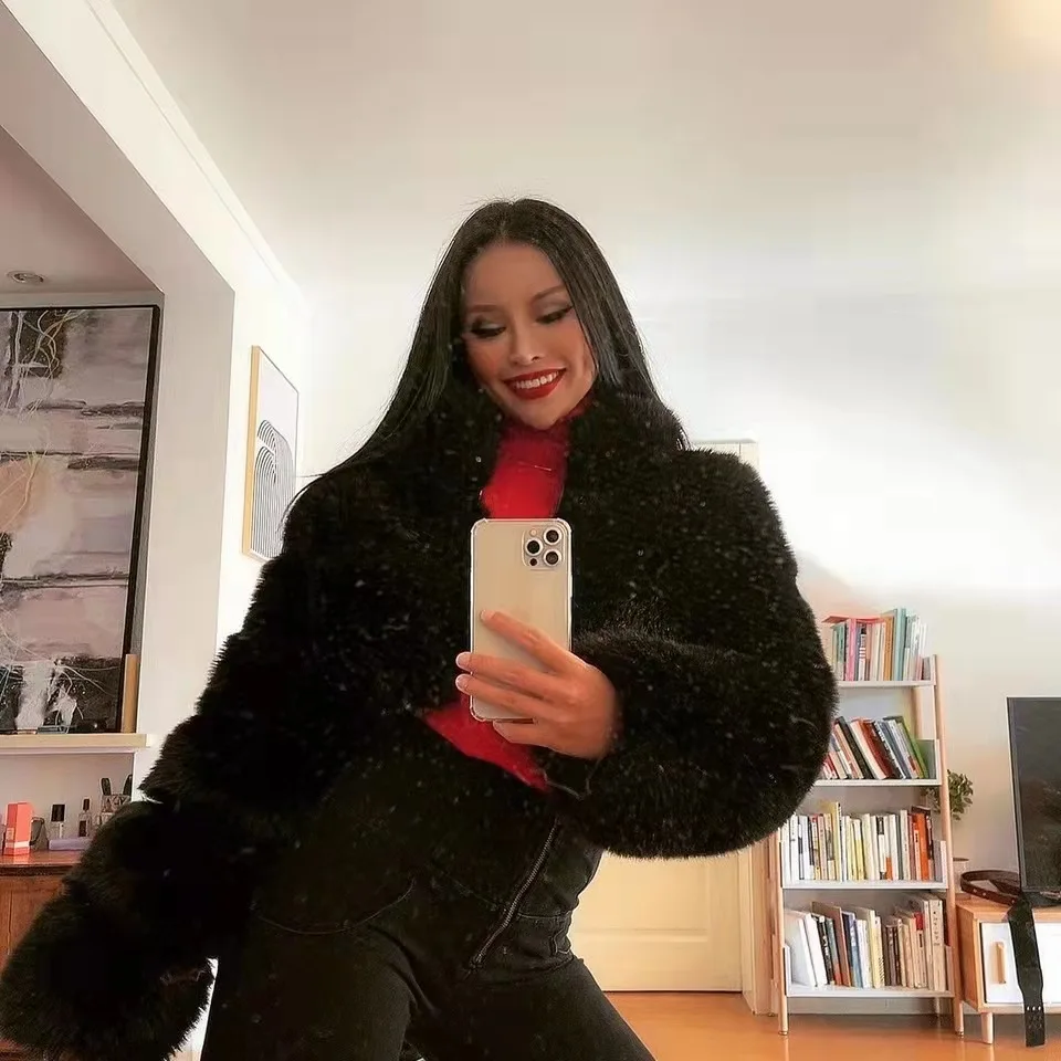 

2024 winter new Fur coat short cap imitation fur coat imitation fox hair long sleeve splicing women's coat