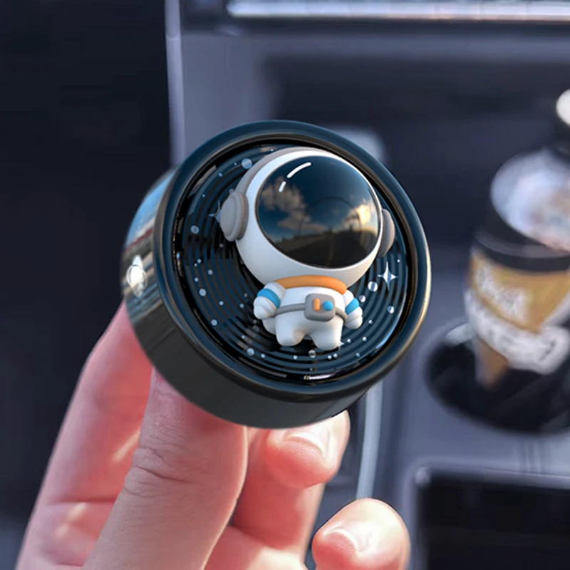 �Ϳ��� �ڵ��� ������ ���� ����� �ڵ��� �Ʒθ� �׶���, ȸ�� �����緯 �ܼ�Ʈ ��� ��ǻ��, â������ ���