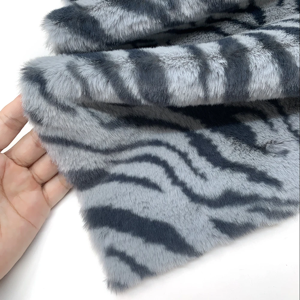 Description Picture 4 of item2023 New 19 Styles 25*45cm Leopard Artificial Fur Fabric For Handmade Craft Clothing Bag Hair Accessories DIY Quilting Materials