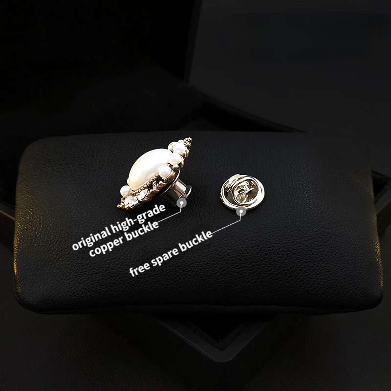 Exquisite Retro Small Brooch High-End Women's Round Court Neckline Accessories Tailored Suit Pins Pearl Rhinestone Jewelry Gifts