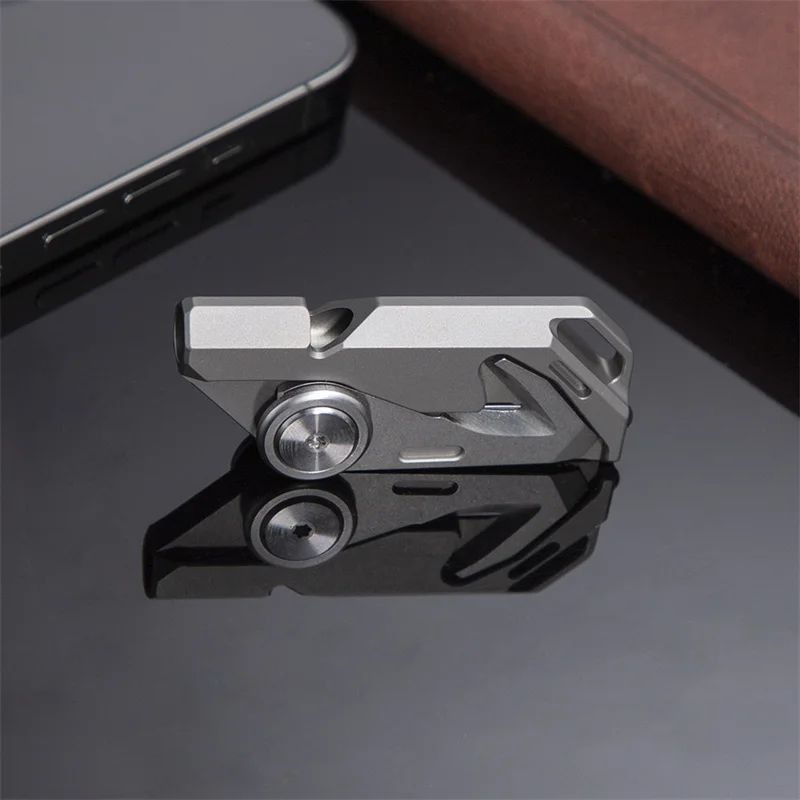 Pince Multifonction EDC En Titane – Mini Levier Pry Bar, Pince à épiler – Léger, 6g, Couleur Grise