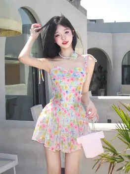 Mini abito floreale sexy senza schienale da donna con cinturino per spaghetti con volant a strati abito elegante sottile per le vacanze estive vestito da festa in spiaggia 2025