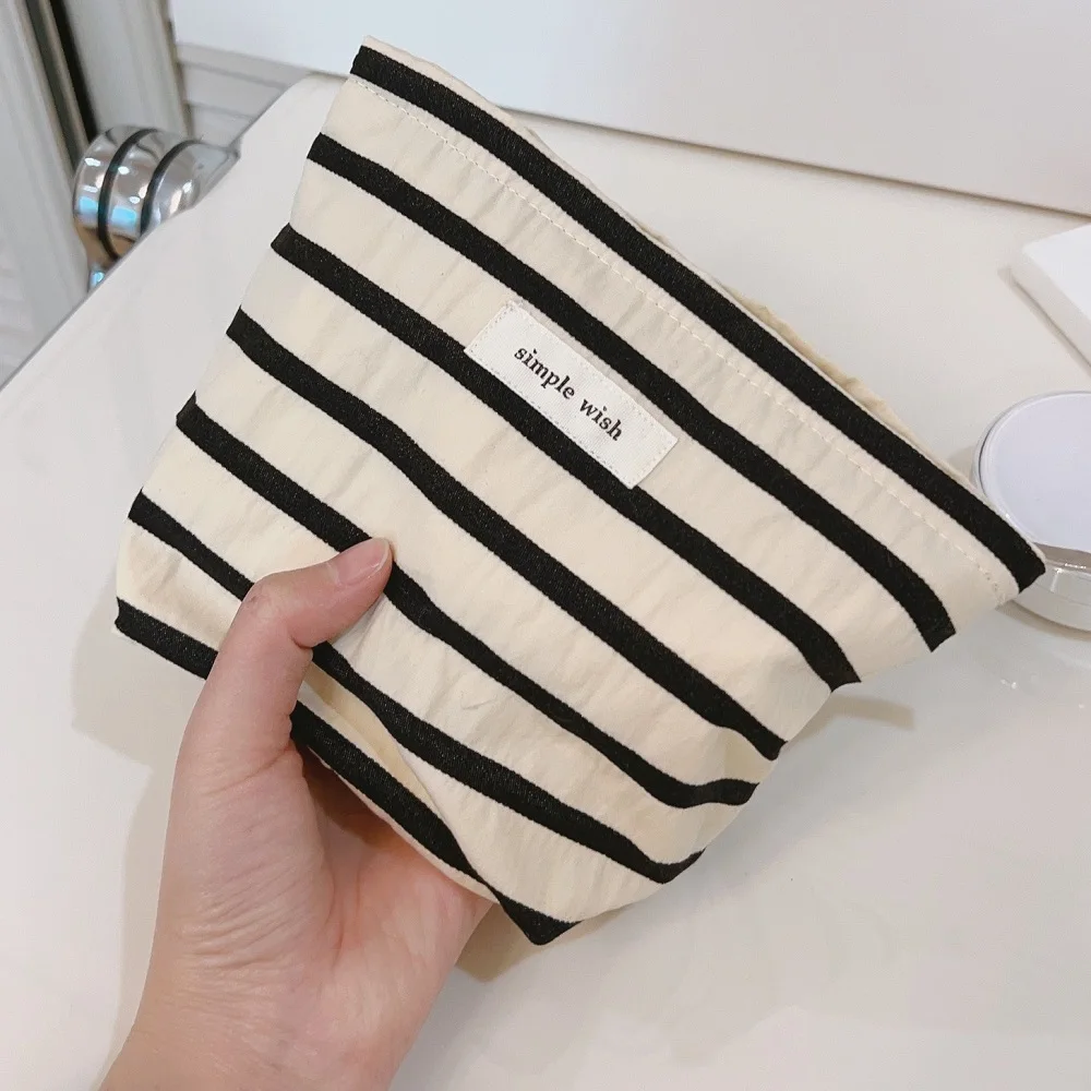 Small Cosmetic Makeup Bag Zipper Mini Sanitary Napkins Coin Storage Pouch Mini Travel Toiletry Bag Lipsticks Earphone Organizer