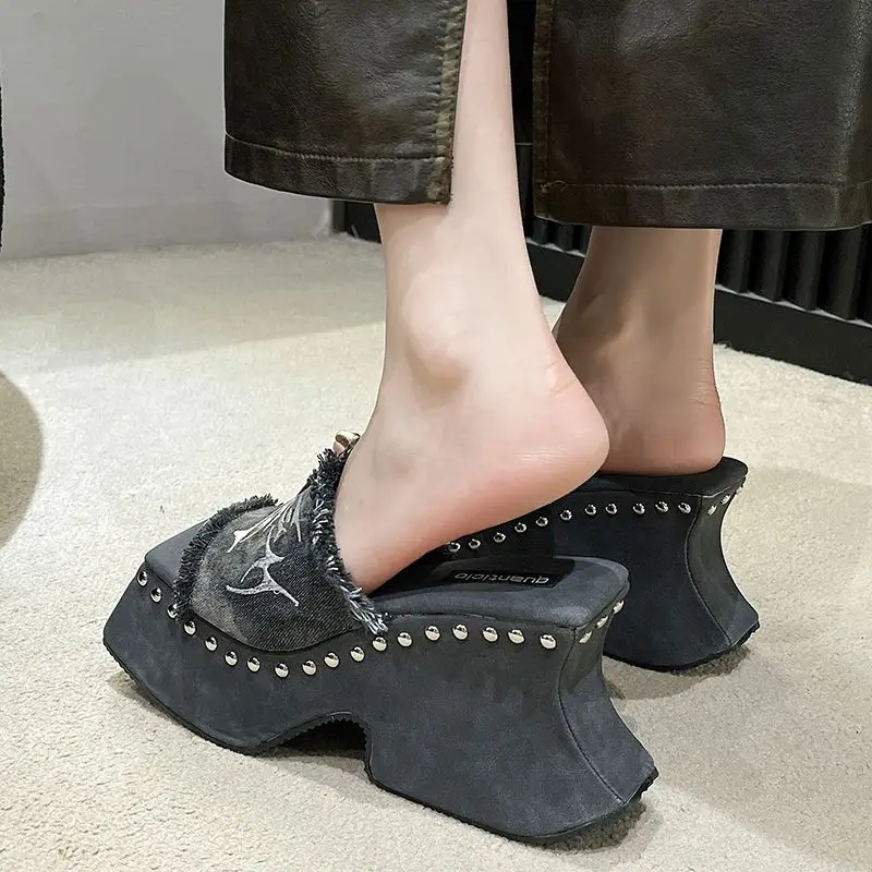 BKQU Brand 2024 Summer Trend Punk Studded Slippers Women's Embroidery Super Platform Platform Shoes Cossacks 9.5cm