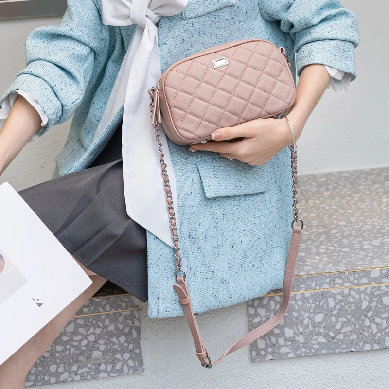 กระเป๋าสะพายไหล่หนังวัวแท้ลายสก๊อต ดีไซน์เก๋ มอบลุคทันสมัยไม่ซ้ำใคร! - Image 13