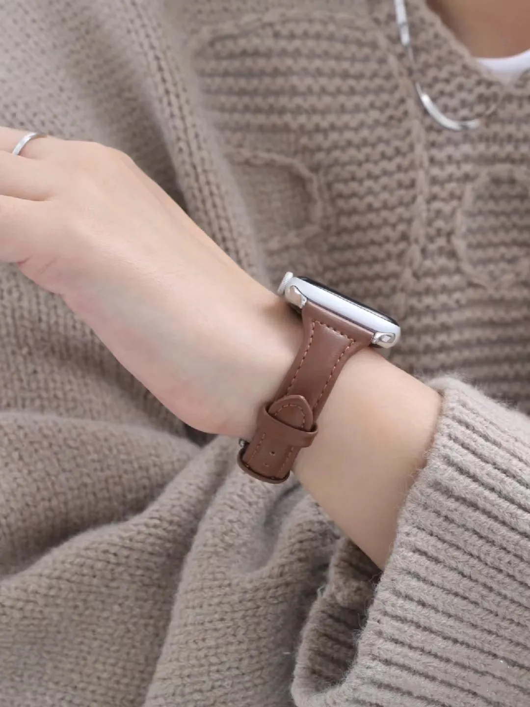 

Ремешок кожаный для iWatch 7 6SE Band 40 мм 44 мм 41 мм 45 мм, тонкий браслет-петля для Apple Watch 38 мм 42 мм 5 4 3 2 Correa