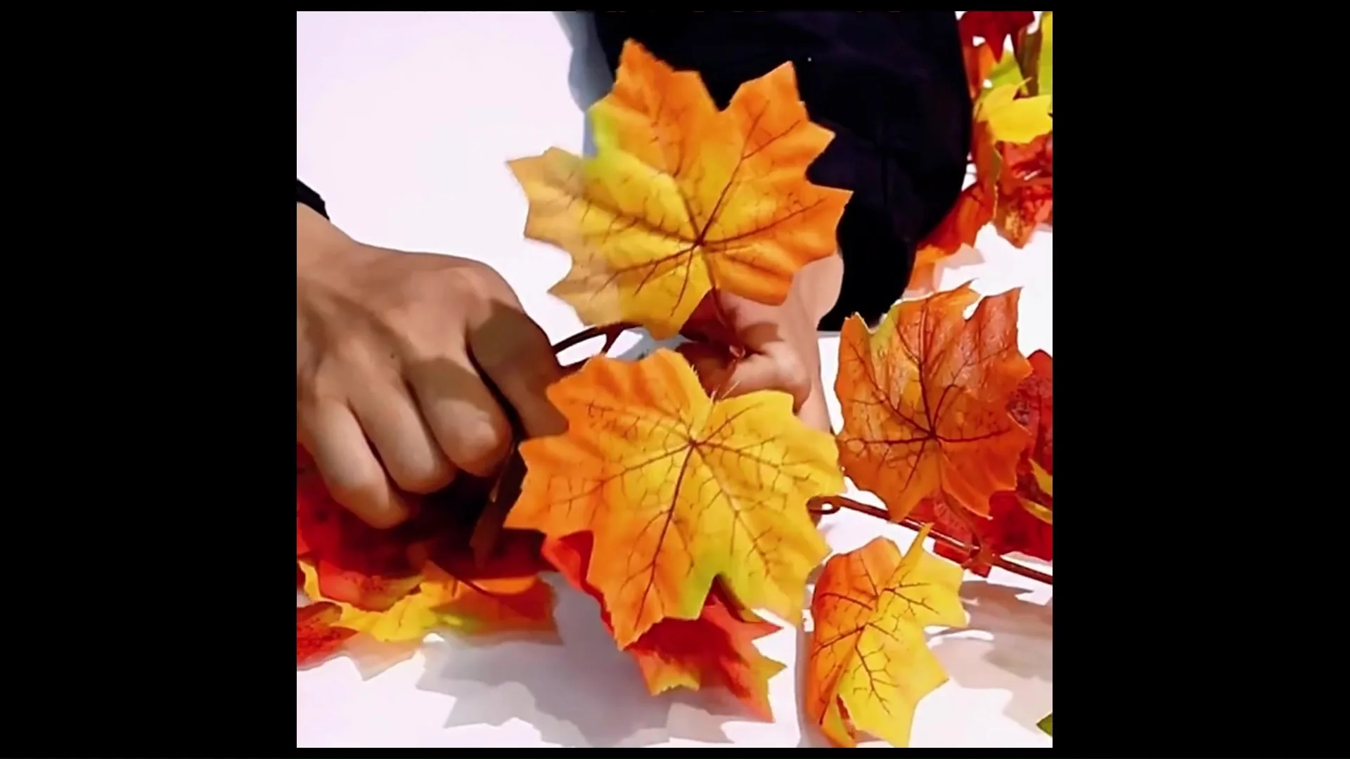Ghirlanda Di Vite Artificiale Rossa Autunno - Edera E Foglie D'Acero In Tessuto - Decorazione Per Matrimoni, Casa E Giardino (Lunghezza 90 Cm)