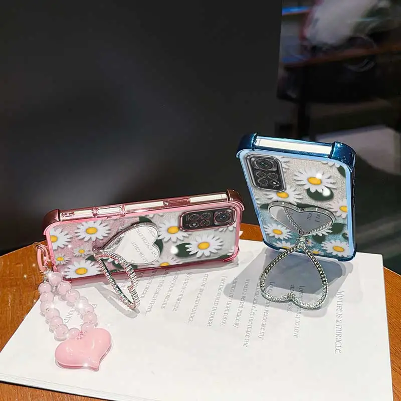 Daisy Design Phone Case Set with Lanyard and Circular Stand - 3 Piece Set in White