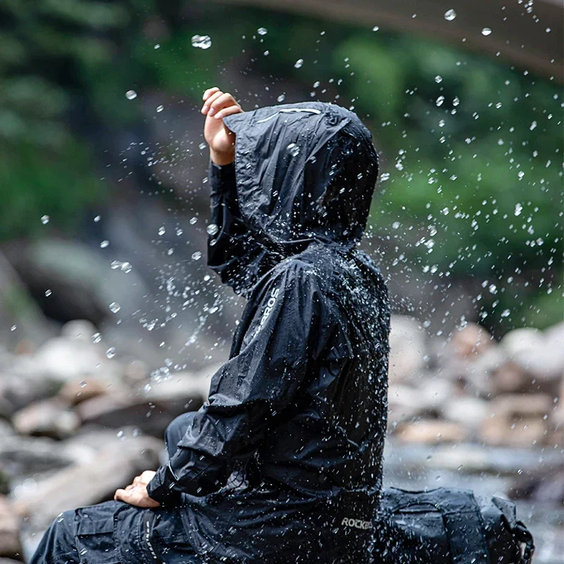 ROCKBROS Cycling Raincoat Outdoor Rain Jacket Men Breathable Reflective Hooded Raincoat Waterproof Windbreaker European Size