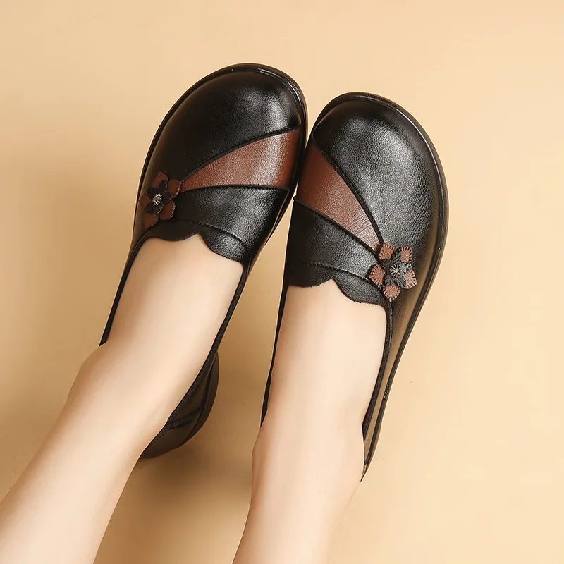 Women Loafers Butterfly Hollow Moccasins Mother Ladies Designer Ballet Flats Slip On Elegant Shoes