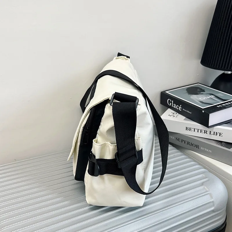 Fashionable Nylon Shoulder Bag with Polyester Lining, Black White Color Crossbody Bags with Side Pocket, Suitable for Daily Use