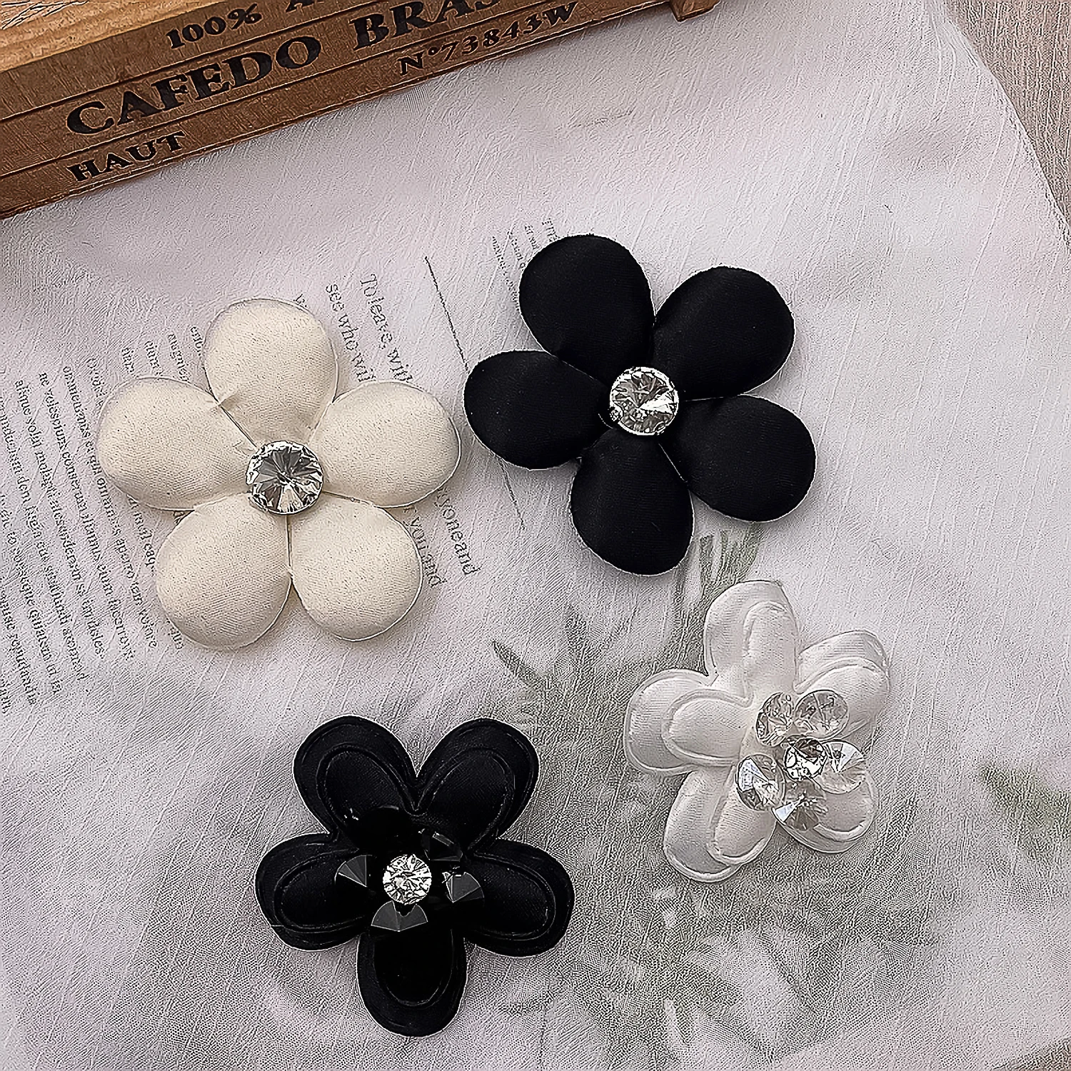 

Handmade Embellishments Beaded Cotton-Stuffed Five-Leaf Flower Corsage For Clothing Sock Decoration Accessories For Sewing