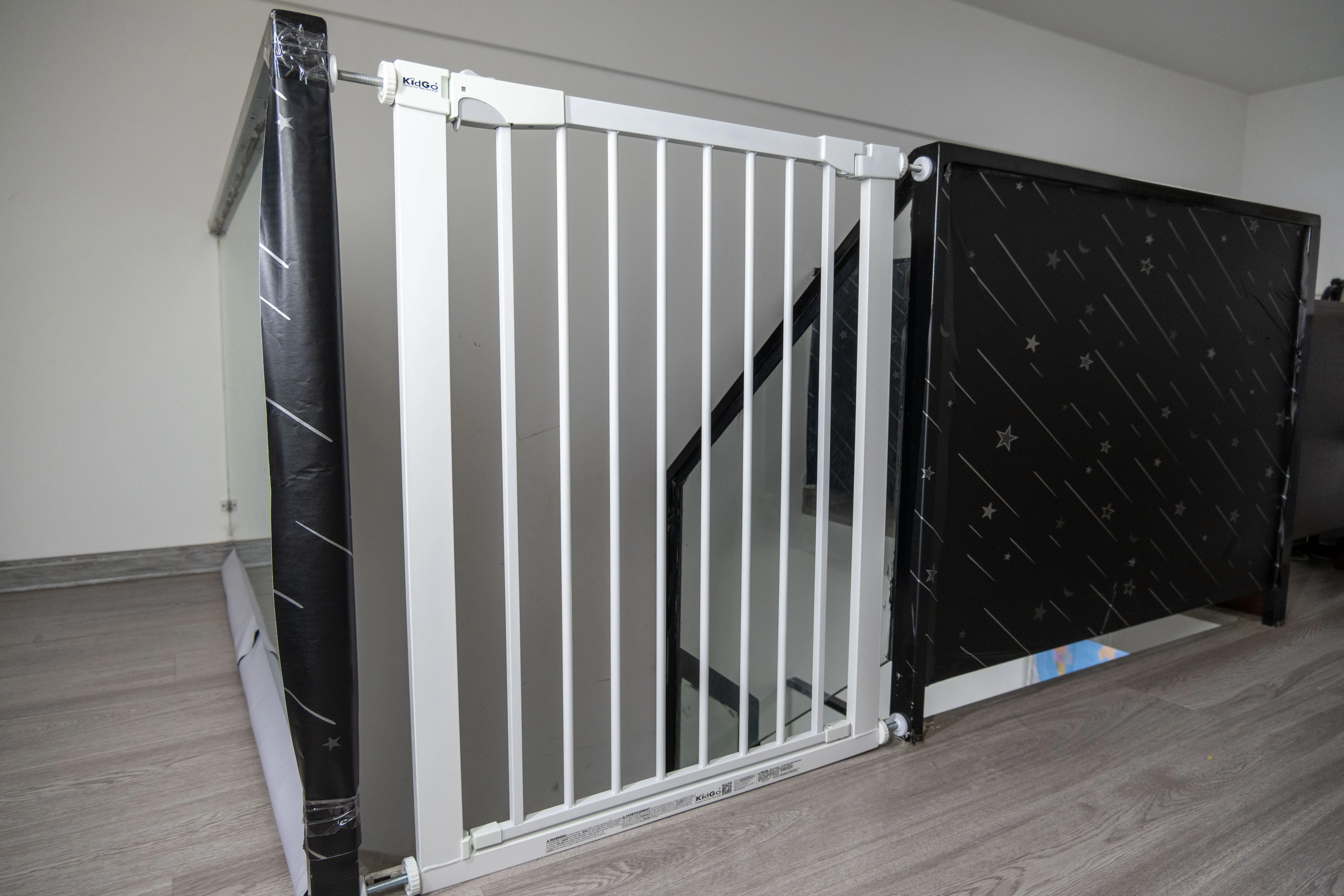 AiLiKEA PLANT HOT SALE OEM&ODM Hot Baby Safety Product Child Proofing Metal Fence Door Gate