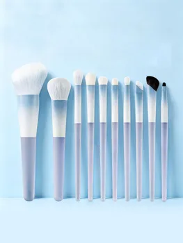 Set di 10 strumenti professionali per il trucco del viso, comprensivo di pennelli per il trucco e accessori per pennelli, come pennello per fondotinta, pennello per cipria, pennello per blush, pennello per illuminante, pennello per contouring, pennello per ombretto, pennello per sfumature, pennello per correttore e pennello per sfumature. Gli strumenti per il trucco sono realizzati in materiale fibroso morbido e delicato sulla pelle, il che li rende facili da trasportare e ideali per i viaggi. Il set comprende un set completo di pennelli per il trucco, set di pennelli per il trucco e kit per il trucco, ecc.