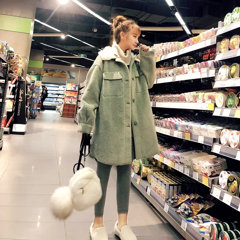 

Female Autumn and Winter New Imitation Velvet Long Section Loose Lapel Thick Woolen Coat 2023 Avocado Green Woolen Lamb Fur Coat