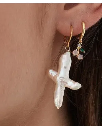Instagram blogger's natural cross shape freshwater pearl earrings with copper gold-plated design feel 3