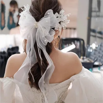 Una forcina per capelli da sposa alla moda con un fiocco super fatato, adatta per damigelle e può essere abbinata a qualsiasi abito, perfetta per matrimoni e feste