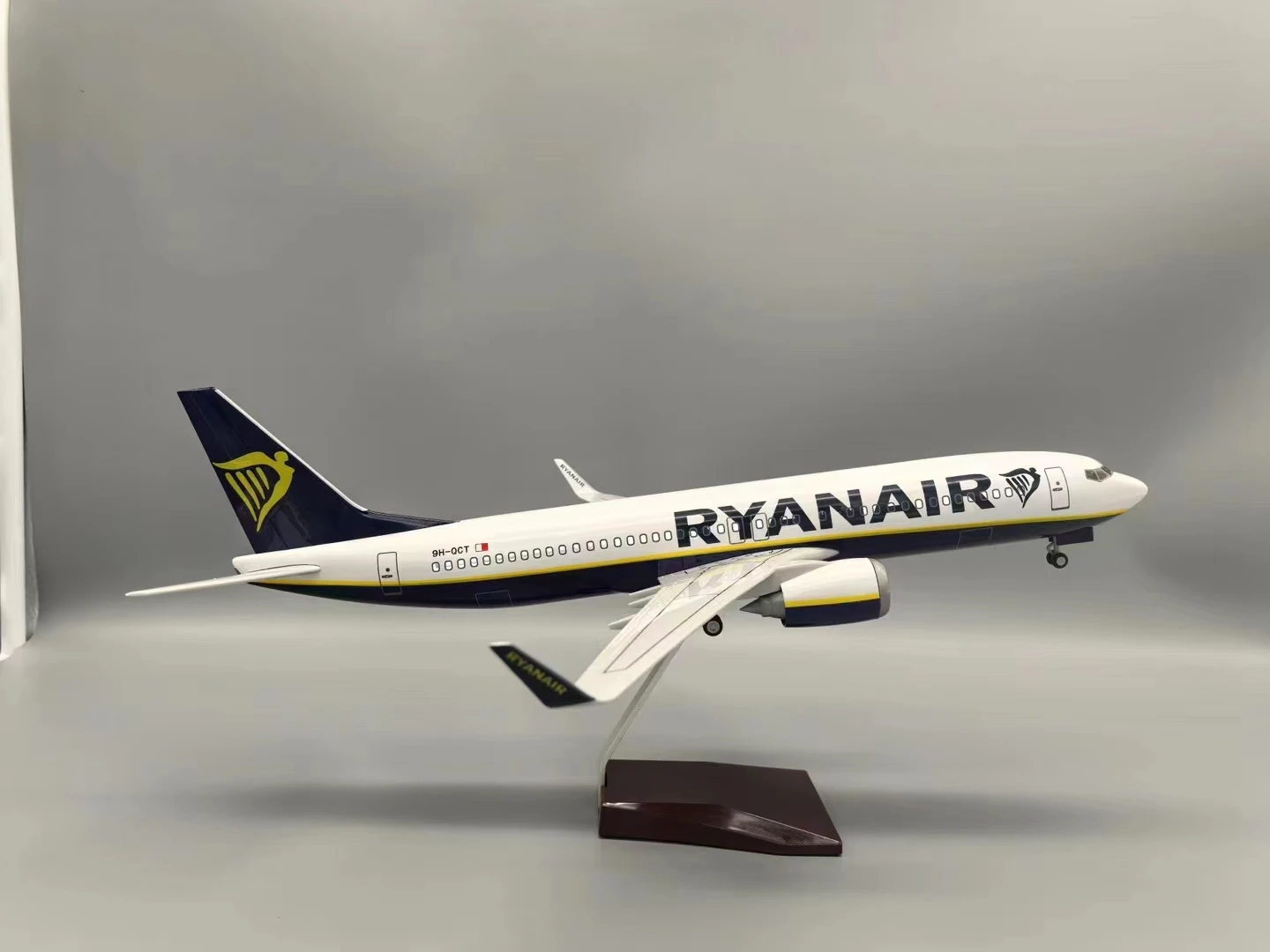 737-8 B737 Model Airplane Ryanair Ireland Airlines with Landing