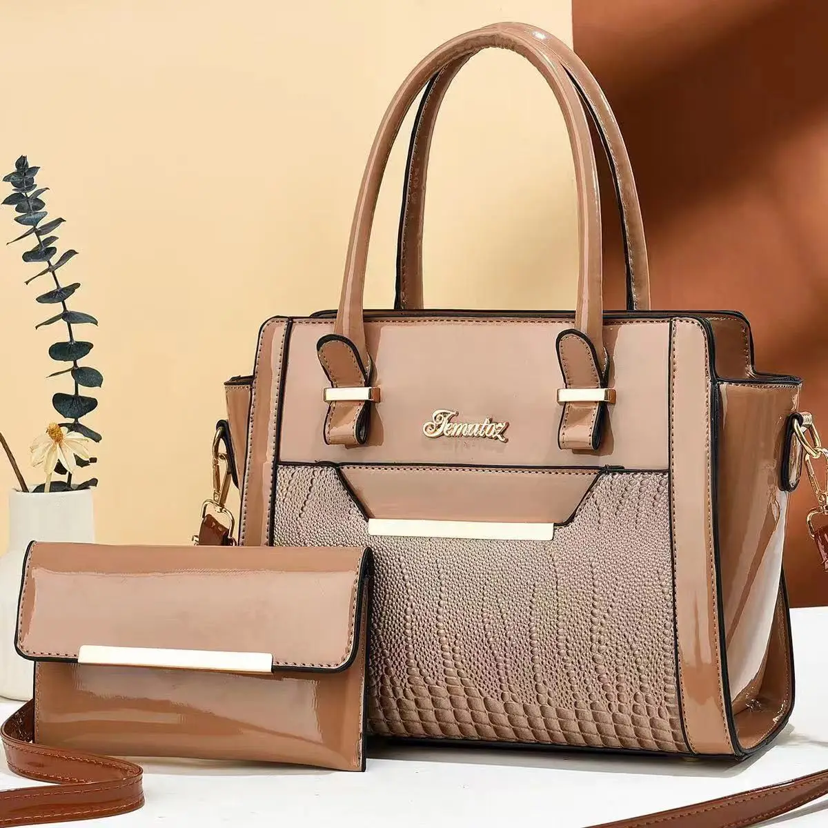 

2024 New Women's Chic New Large Capacity Handbag Generous One-Shoulder Crossbody Mother's Bag