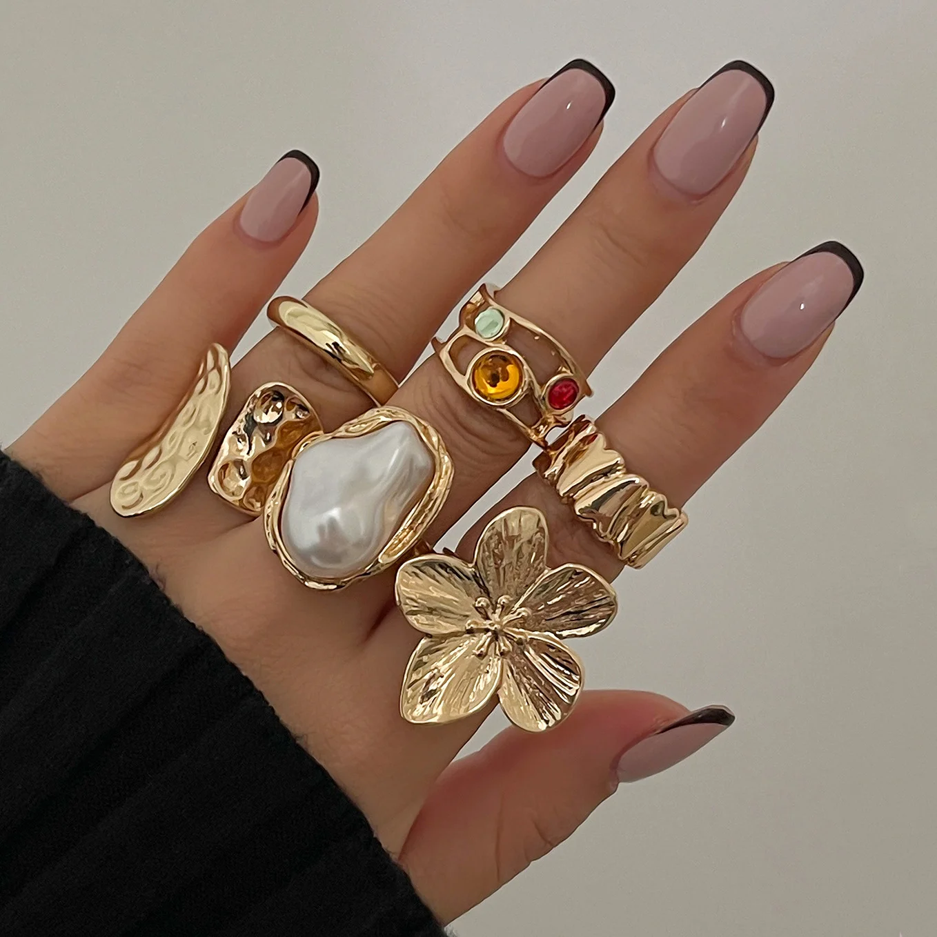 6 Pcs Punk Exaggerated Metal Finger Rings Set for Women Men Vintage Flower Pearl Crystal Europe America Open Ring Luxury Jewelry