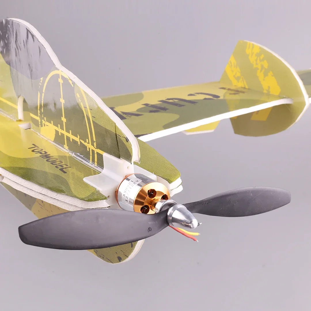 Gros plan sur le stator du Moteur Brushless A2212 pour drone avec aimants visibles