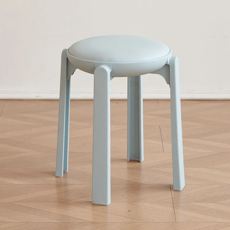 ספסל הבית הוא פשוט נוח וקל stackable והוא יכול לחסוך מקום