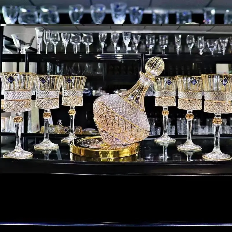 Description Picture 4 of item1100ml Drawing Gold Rotating Crystal Glass Decanter High-end Light Luxury Wine Decanter Rotating Tumbler Gyro Decanter