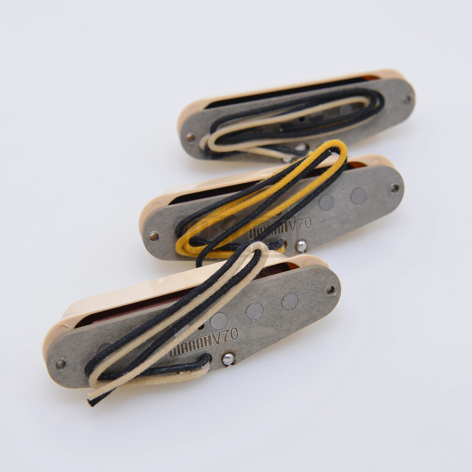 ヴィンテージ waaah V70 SSS 手巻きアルニコ 5 シングルコイルギター