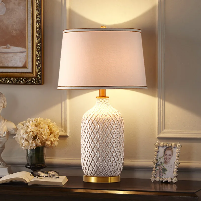 

American Retro Ceramic Table Lamp Bedroom Bedside LED Lamp European Minimalist Home Living Room Decoration Desk Lamp