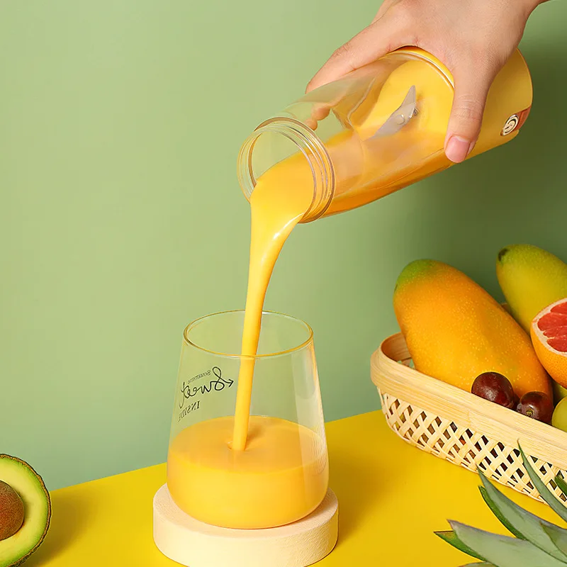 

Mini Electric USB Rechargeable Portable Blender Smooth Maker Juicer Cup Shaker Squeezer Lemon Fruit Orange Juice Extractor 300ml