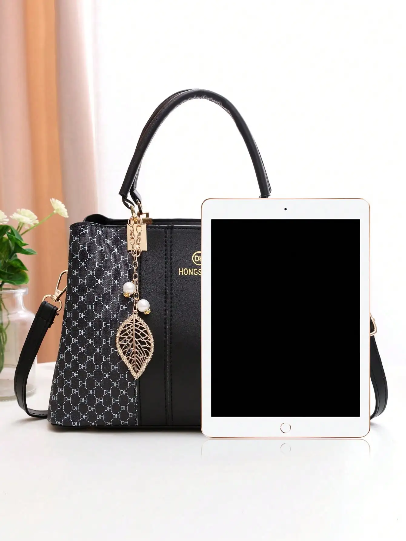 حقيبة الأم النسائية المتطورة والأنيقة بتصميم كتف و...