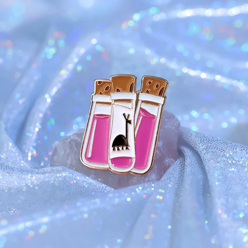 Kuzco's Potion Emaille Pins Cartoon Lila Lama Potion Broschen Kragen Abzeichen Rucksack Film Schmuck Geschenk für Fans Freunde – Detail 7