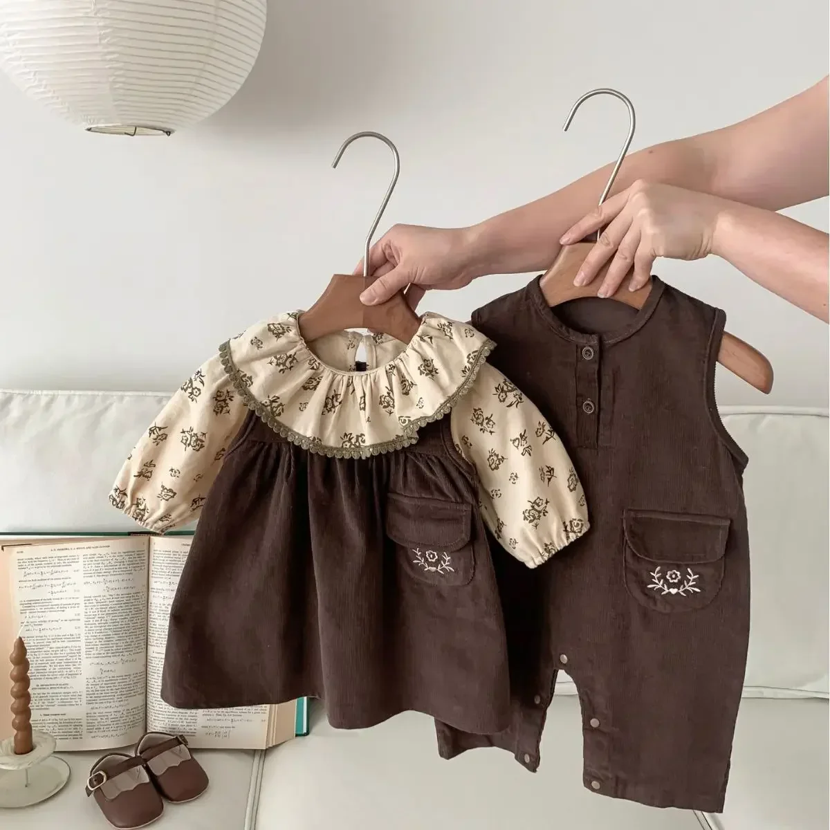 

Korean Baby Corduroy Pants Spring Autumn Floral Top Crawling Suit Two-piece Set Baby Crotch Pants Children's Casual Clothing Set