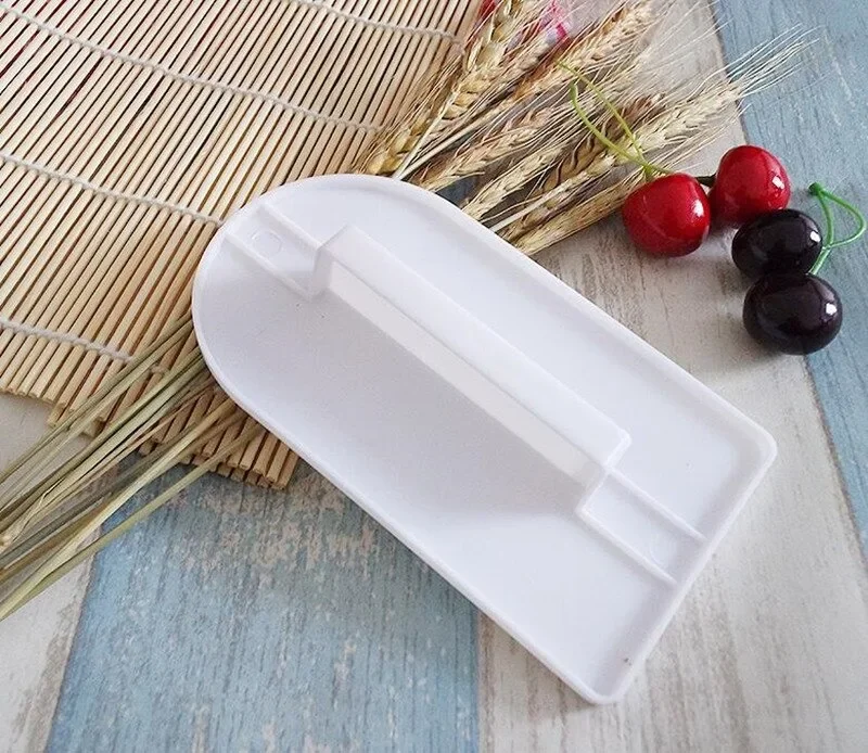 Description Picture 5 of itemPlastic Cake Smoother DIY Fondant Cake Smoother Spatulas Scraper Polisher Tools Mold Cake Brush Baking Tools Kitchen Accessories