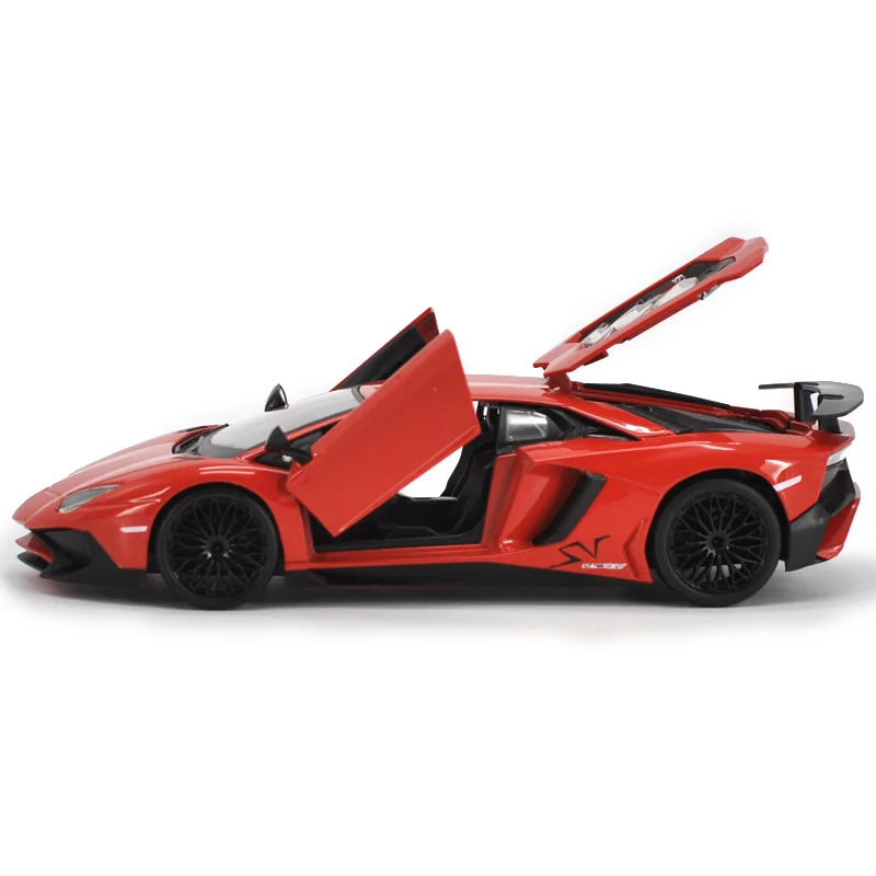Bburago 1:24 Lamborghini Aventador LP750-4 SV Alloy Sports Car