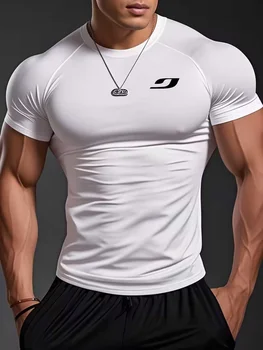 T-shirt sportiva da uomo con stampa gotica dal design trendy, ad asciugatura rapida, compressione ad alta elasticità, a maniche corte.