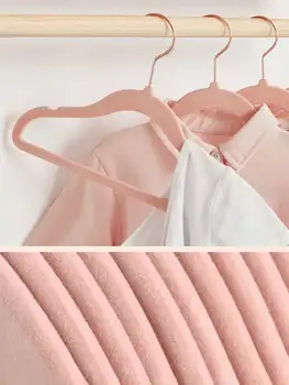 SONGMICS confezione da 50 ganci in velluto per bambini, ganci in oro rosa, antiscivolo, appendiabiti per bambini, rosa chiaro 1