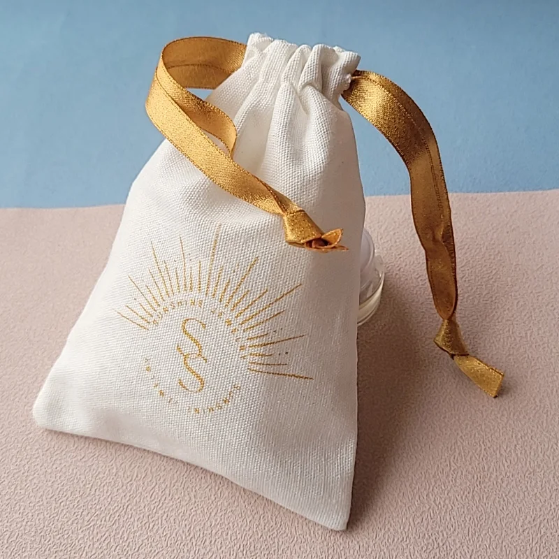 

Cotton Gift Bags Gold Ribbon Logo 7x9cm 9x12cm 10x15cm pack of 50 Eyelashes Makeup Dust Sack Jewelry Drawstring Pouches