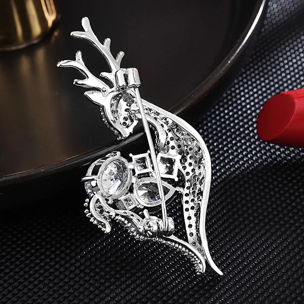 Luxury Brooch for Women Full Rhinestone Deer Brooches Gold Silver Color Cute Animal Suit Lapel Pins Christmas Jewelry Gifts
