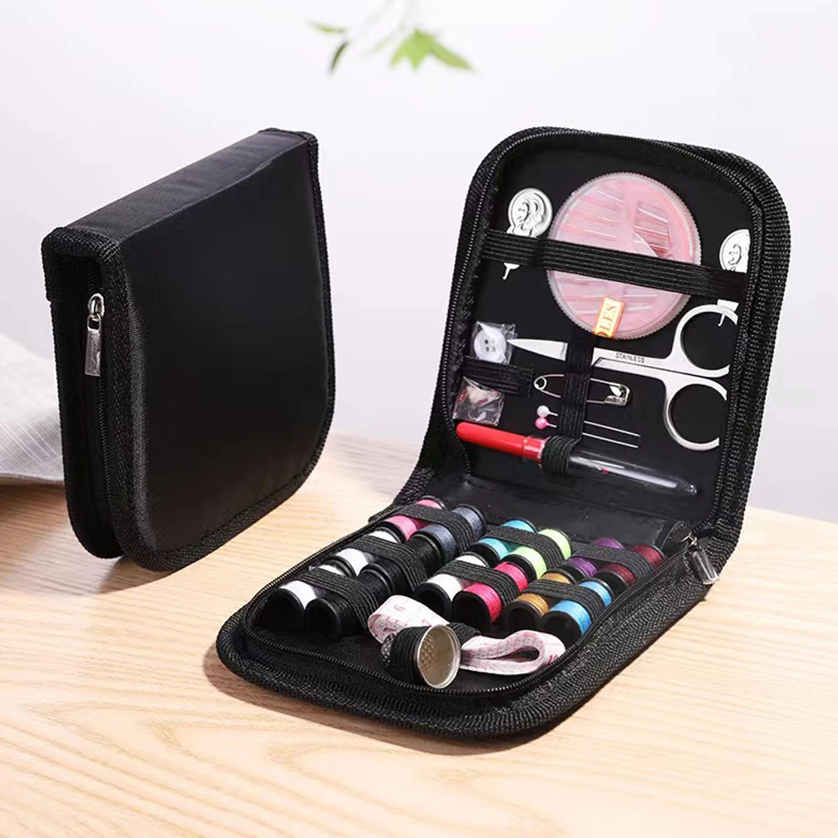 ערכת תפירה למבוגרים ומתחילים - ערכת מחט וחוט עם אביזרי תפירה ומארז נייד לנסיעות