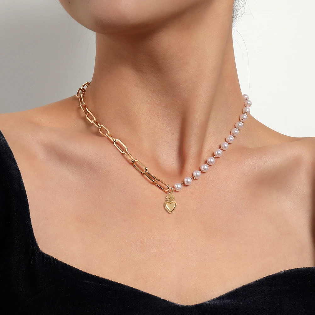 Collana colore oro con lettere e cuore sacro