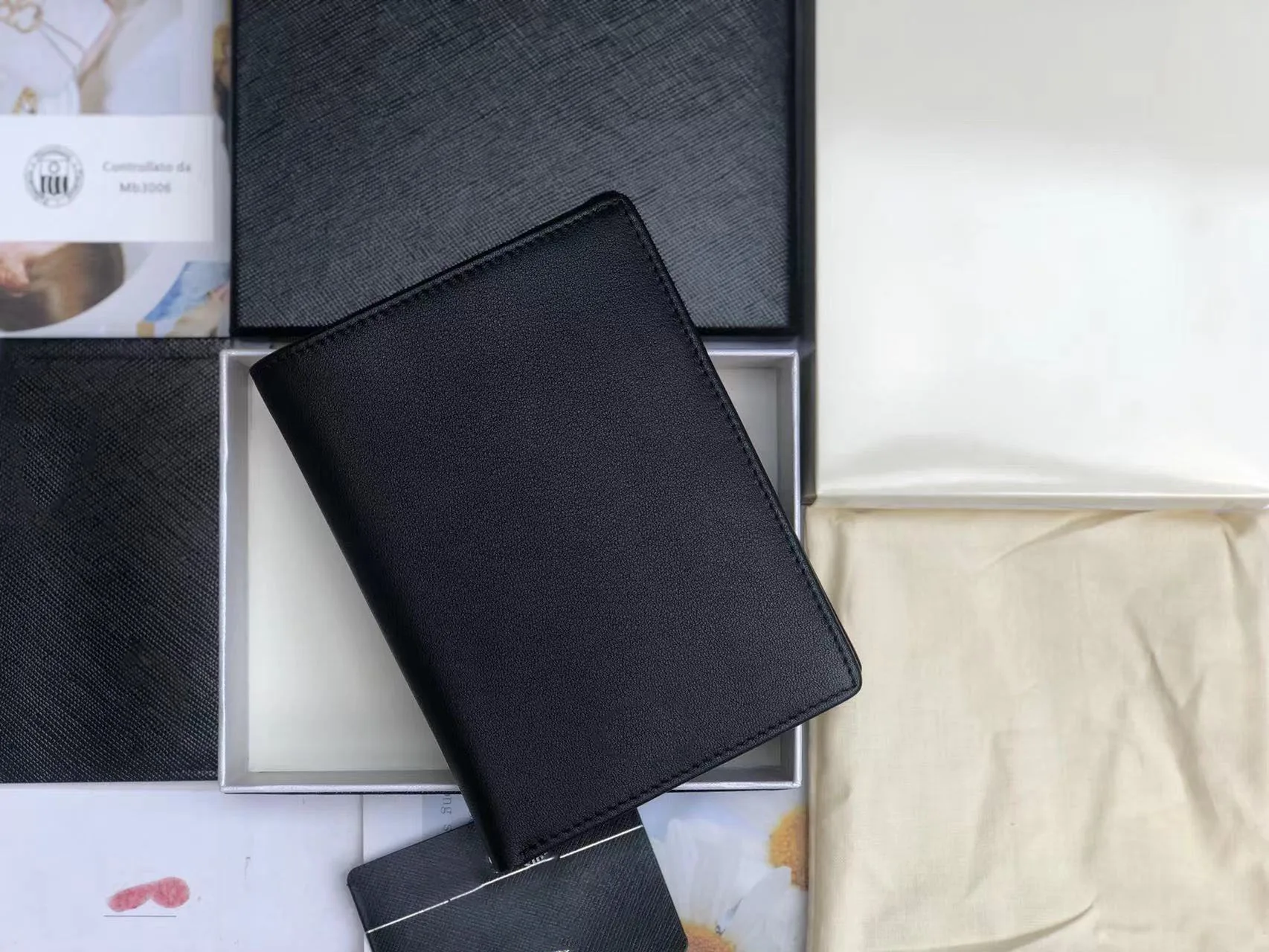 

2023 New Fashion High End Genuine Leather Business Wallet for Men with Box Display Equipment