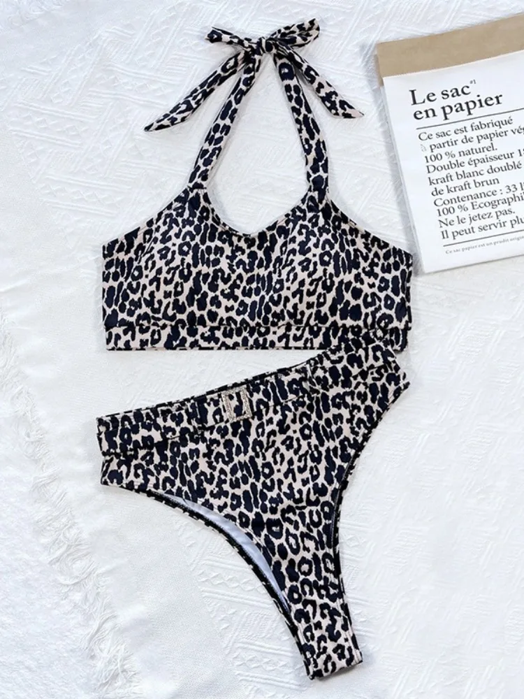 Рисунок 3 - Женский леопардовый купальник с