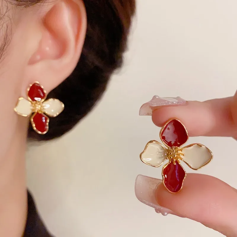 White Gold Color Glaze Metal Flower Retro Earrings for Women Girl Vintage Design Unique European Fashion Jewelry Party Gifts
