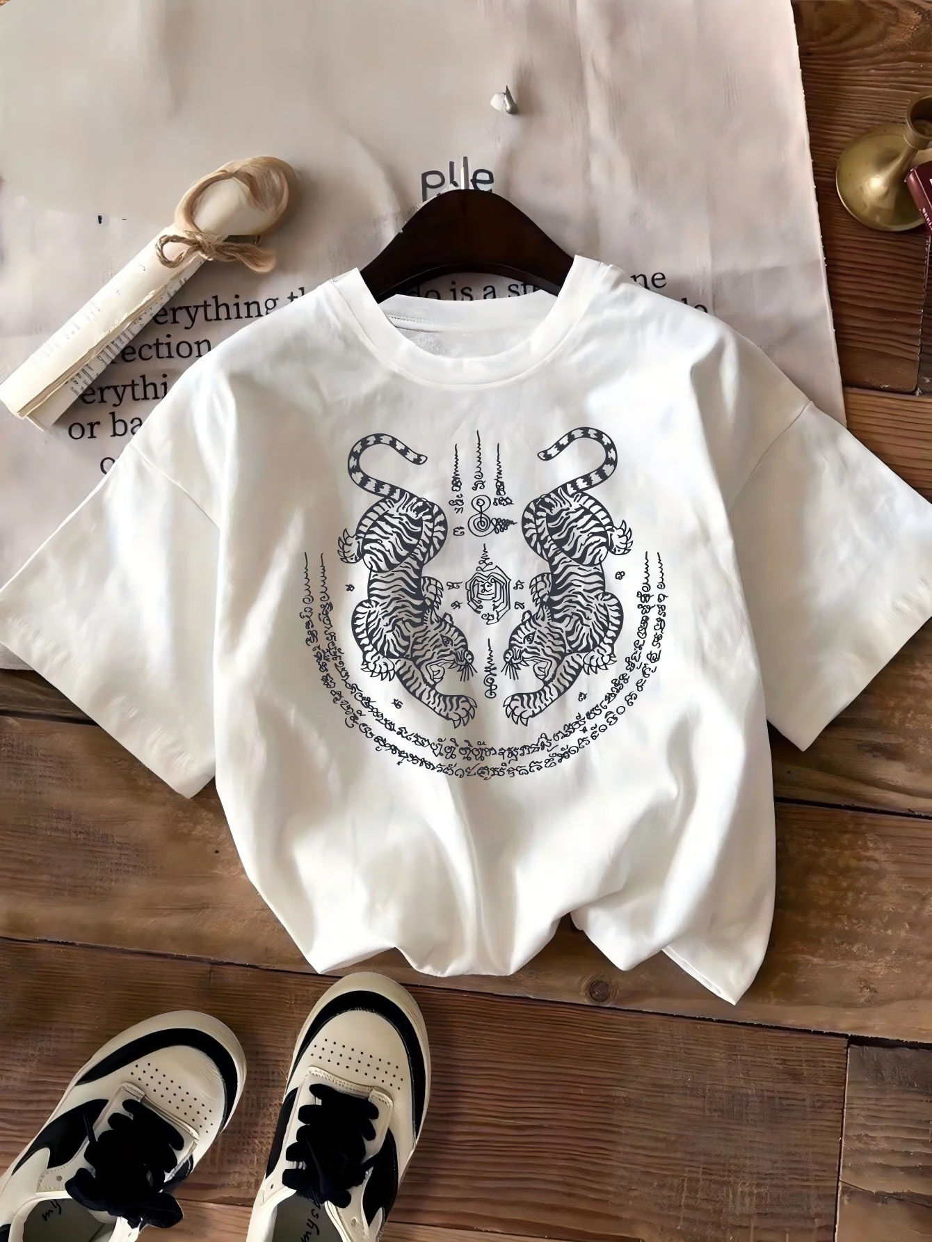 Thai Tattoo Tiger T-Shirt mit Heiliger Geometrie Grafik Retro Harajuku Streetwear Top Lässiger Oversize Unisex Sommer T-Shirt für Herren
